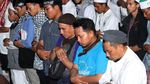 Hingga Magrib, Massa masih Bertahan di Depan Bawaslu