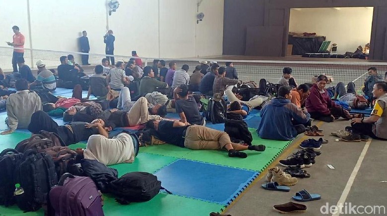 Nasib Massa Aksi 22 Mei yang Tertahan di Madiun dan Dipulangkan Nasib Massa Aksi 22 Mei yang Tertahan di Madiun dan Dipulangkan