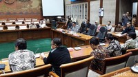 Teguh melanjutkan, Komisi VI tentu menyambut baik Garuda Indonesia yang akhirnya meraup laba setelah sebelumnya terus menerus merugi. Namun Komisi VI penasaran mengapa torehan itu justru menimbulkan kekisruhan.