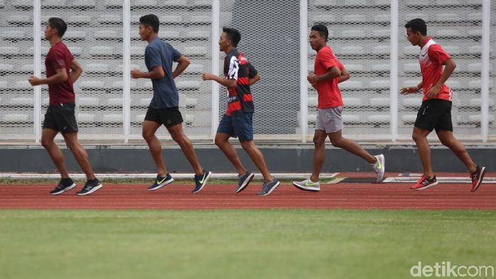 Lalu Muhammad Zohri berlatih di Stadion Madya, kompleks GBK. (Agung Pambudhy/detikSport) Lalu Muhammad Zohri berlatih di Stadion Madya, kompleks GBK. (Agung Pambudhy/detikSport)
