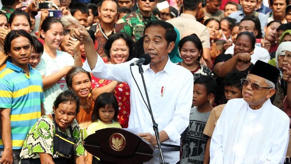 Potret Pidato Kemenangan Jokowi di Kampung Deret