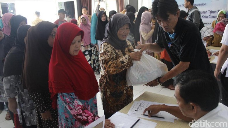 Pemprov Jabar Salurkan Subsidi Rp 20 M untuk Sembako Murah Pemprov Jabar Salurkan Subsidi Rp 20 M untuk Sembako Murah