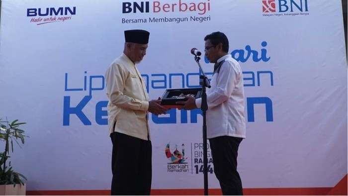 950 Penyapu Jalan di Padang Dapatkan Bingkisan Ramadhan BNI
