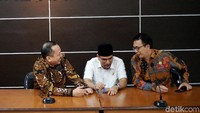 Sebelumnya, Komnas HAM menyelidiki banyaknya petugas Pemilu 2019 yang meninggal dunia. Penyelidikan itu dilakukan Komnas HAM di 3 daerah yang diketahui terdapat banyak petugas KPPS yang meninggal dunia.