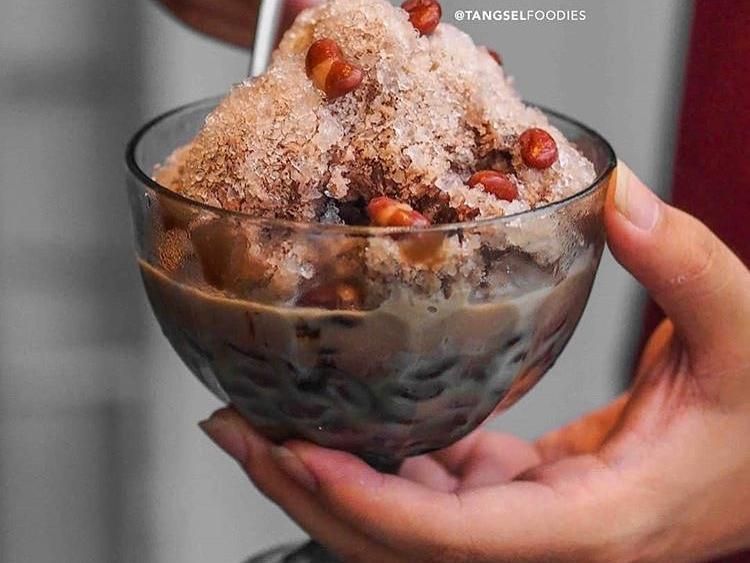 Bikin Haus! Racikan Es Kacang Merah Berpadu Saus Cokelat Hingga Alpukat