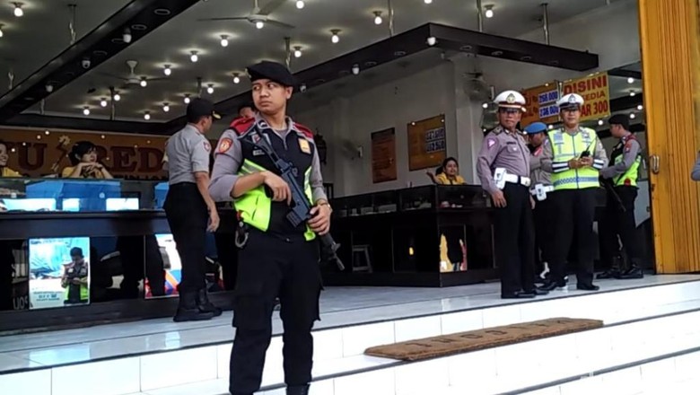 Marak Kejahatan Bersenjata Bondet, Polisi Prioritaskan Pengamanan Toko Emas Marak Kejahatan Bersenjata Bondet, Polisi Prioritaskan Pengamanan Toko Emas