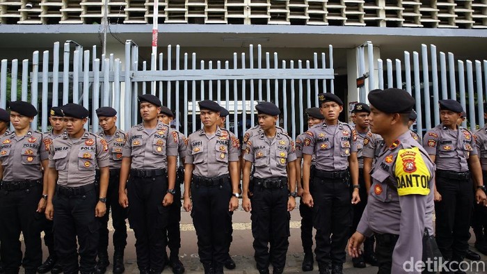 Pengamanan di kantor Bawaslu (Foto: Grandyos Zafna) Pengamanan di kantor Bawaslu (Foto: Grandyos Zafna)