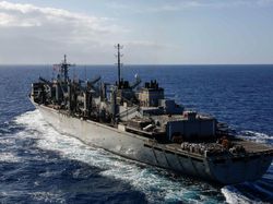 Potret Kapal Induk Nuklir AS Pamer Kekuatan di Laut Arab