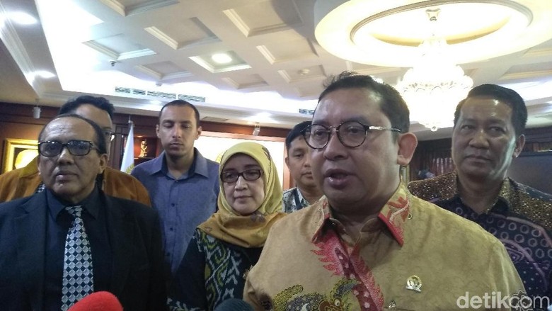 Ditemui Keluarga Eggi Sudjana, Fadli Zon Bicara soal Kejanggalan Ditemui Keluarga Eggi Sudjana, Fadli Zon Bicara soal Kejanggalan
