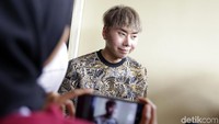 Roy Kiyoshi saat ditemui di Polda Metro Jaya, Jakarta pada Selasa (21/5).  Foto: Palevi S/detikFoto