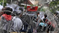 Selain itu massa juga meminta setiap oknum untuk menghentikan segala bentuk provokasi.