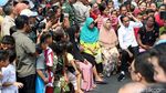 Momen Warga Kampung Deret Tumpah Ruah Sambut Jokowi