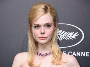 Baju Terlalu Ketat Bikin Aktris Muda Ini Pingsan di Cannes Film Festival