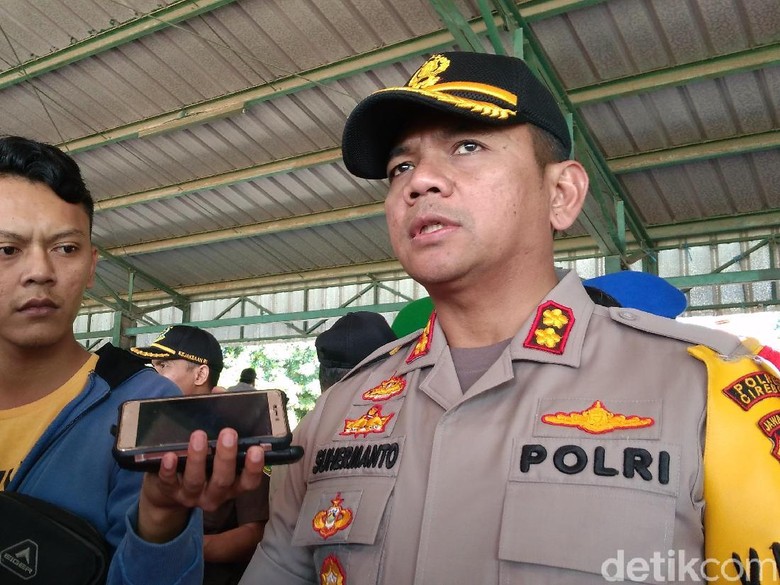 Polisi Cirebon Antisipasi Macet Mudik di 4 Titik Pasar Tumpah Polisi Cirebon Antisipasi Macet Mudik di 4 Titik Pasar Tumpah
