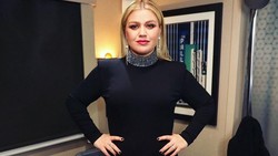Turun Berat Badan 37 Kg, Kelly Clarkson Mengaku Minum Obat Diabetes