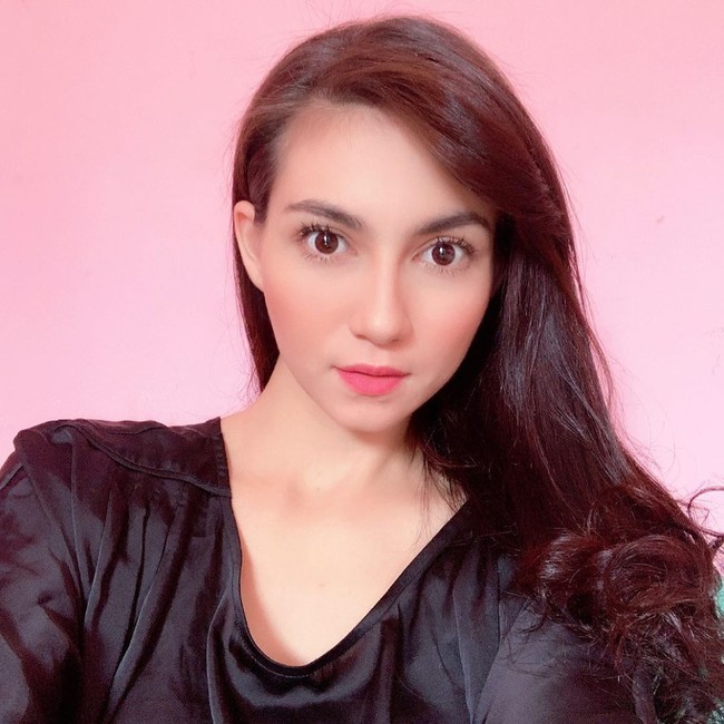 Alessia Cestaro memiliki darah campuran Bugis dan Italia di dalam dirinya. Darah keturunan Bugis didapatkan Alessia dari sang ibu. Sedangkan Ayahnya berasal dari Italia. Tak heran jika Alessia punya penampilan yang mempesona. Foto: Instagram alessia89cestaro