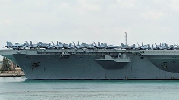 Beberapa pihak mengatakan latihan itu digelar sebagai gertakan pada Iran. Kapal ini mulai dioperasikan pada tahun 1989 dengan biaya pembuatan USD 4,7 miliar. Foto: Reuters