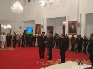 Jokowi Angkat Hinsa Siburian Jadi Kepala Badan Siber