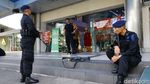 Foto: Polisi Jaga Ketat Pusat Perbelanjaan Sarinah
