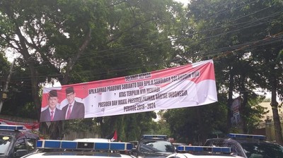 Foto Spanduk-spanduk Ucapan Selamat Prabowo Presiden di Kertanegara