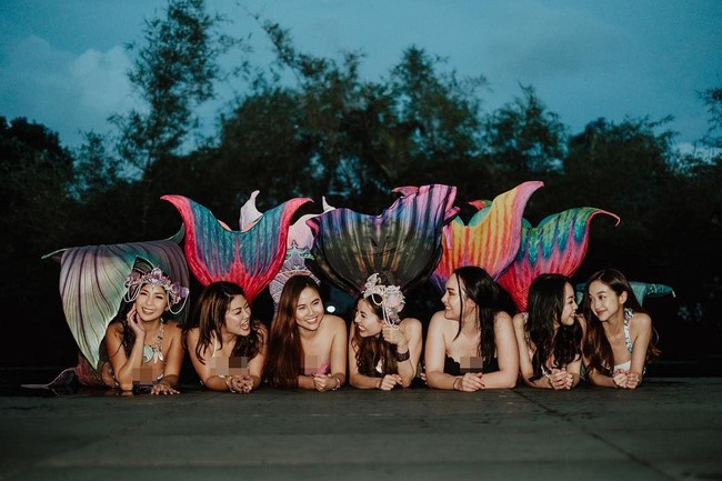 Rachel tampaknya sangat menyukai dunia bawah laut. Selain sebagai tema resepsi, anak pengusaha kecantikan itu juga menggelar pemotretan prewedding dengan pemandangan serupa. Dilaporkan Rachel juga menghabiskan uang puluhan juta untuk foto-foto yang direncanakan hingga setahun tersebut. Foto: instagram @rachelbambi