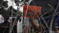 KPU mengumumkan pasangan calon nomor urut 01 Joko Widodo-Maruf Amin sebagai pemenang Pilpres. Jokowi-Maruf memperoleh 85.607.362 suara sah pada Pilpres 2019.