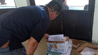 Ribuan lembar fotokopi formulir pemilu yang diamankan yakni 1.395 lembar form C1, 42 lembar form DA1, 345 lembar form DAA1, dan 2 lembar form DB1 dengan jumlah total 1.784 lembar.