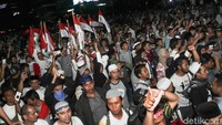 Mereka diminta untuk beristirahat dan menyiapkan tenaga untuk aksi besok.