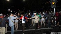 Massa aksi bela kedaulatan rakyat meninggalkan Bawaslu dengan tertib, Selasa (21/5/2019).