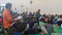 Polres Madiun mengamankan 87 orang yang akan berangkat ke Jakarta untuk ikut aksi 22 Mei. Mereka berasal dari berbagai daerah di Jawa Timur dengan menumpangi dua bus pariwisata, Selasa (21/5/2019).