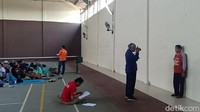 Selain dimintai keterangan, para penumpang turut didata oleh polisi.