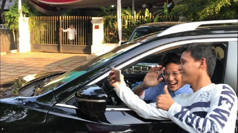 Sandiaga Tinggalkan Kediaman Prabowo di Kertanegara Sandiaga Tinggalkan Kediaman Prabowo di Kertanegara