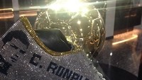 Kapan lagi, lihat koleksi sepatu-sepatu Ronaldo sedekat ini? (Instagram/museucr7funchal)