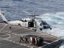 Potret Kapal Induk Nuklir AS Pamer Kekuatan di Laut Arab