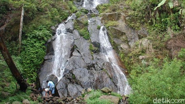 Air terjun Setren Girimanik Kecamatan Slogohimo Wonogiri.
