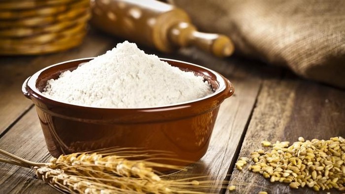 Tepung terigu dan butter untuk membuat kue kering