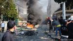 Massa Juga Gelar Aksi Bakar-bakar di Tengah Jalan