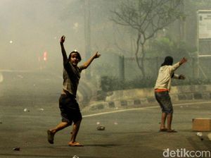Bukan Cari Aman, Malah Kepo Mendekati Kerusuhan? Dokter Jiwa: Bahaya!