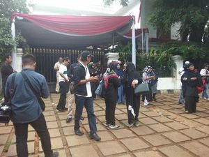 Massa Pro Prabowo Mulai Berdatangan ke Kertanegara