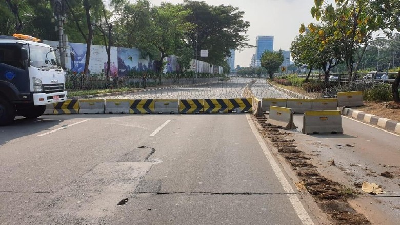 Jalan Depan DPR dari Semanggi Ditutup, Tol Masih Bisa Dilalui Jalan Depan DPR dari Semanggi Ditutup, Tol Masih Bisa Dilalui
