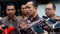 Ketua Komnas HAM Ahmad Taudan Damanik mengatakan kepada awak media bahwa saat ini timnya sedang mendalami kronologi terkait dugaan pelanggaran HAM.