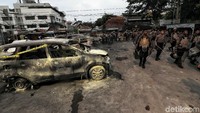 Sejumlah polisi masih bersiaga di sekitar Asrama Brimob untuk mengamankan area tersebut.