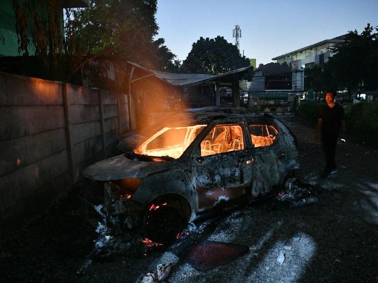 Mobil Dibakar di Petamburan Hanya Tersisa Kerangka