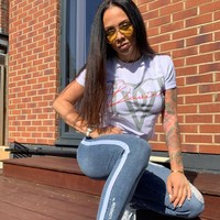 Aku terlalu cantik untuk mencari cinta. Aku pikir aku mengintimidasi pira. Aku mengintimidasi pria-pria baik. Atau orang-orang yang berpikir mereka akan mencoba, punya kesempatan, dan mereka terlihat hanya ingin kencan singkat. Tidak ada yang menginginkan hubungan serius, kata Jenna. Foto: Instagram @miss_jenna_thompson