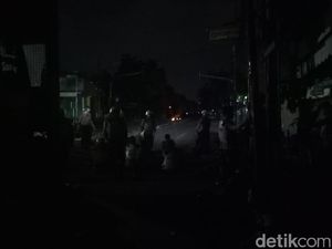 TNI Turun Tangan Minta Massa Rusuh di Asrama Brimob Petamburan Bubar