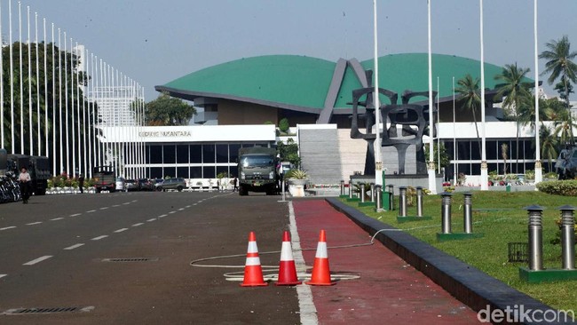Bukan Wakil Rakyat Bisa Kerja di DPR, Kereta Cepat Cari Masinis