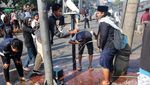 Massa Juga Gelar Aksi Bakar-bakar di Tengah Jalan