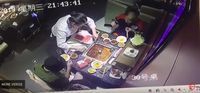 Mesin Pemanas Hot Pot Meledak, Wajah hingga Dada Pelayan Ini Terkena Kuah Panas 