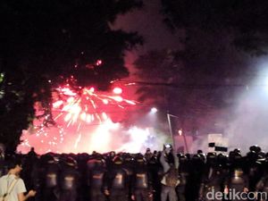 Foto: Rentetan Dini Hari Mencekam di Tanah Abang