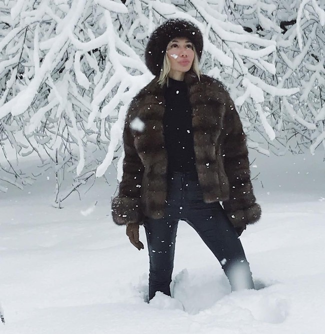 Bahkan selama proses perekrutan, menjadi cantik akan menghalangi. Aku memiliki gelar sarjana hukum dan CV yang bagus tetapi orang rekrutmen masih menyuruhku untuk mewarnai rambut pirangku menjadi lebih gelap untuk wawancara, keluh Irina. Foto: Instagram